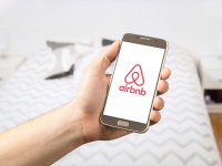Airbnb moet servicekosten aan huurders terugbetalen